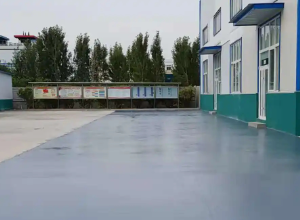 嘉兴彩色路面喷涂翻新的材料对冬季